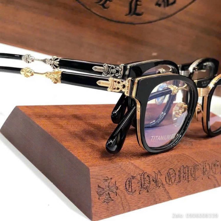 mau-kinh-can-nam-dep-chrome-hearts-bac-925 (4)