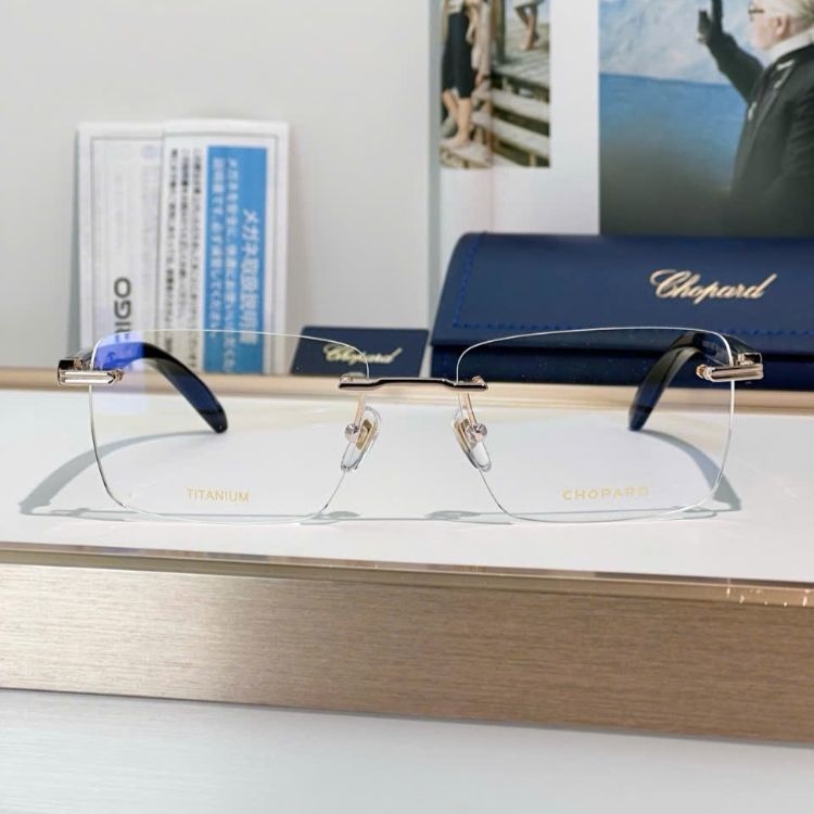 kinh-mat-can-khong-gong-chopard (3)