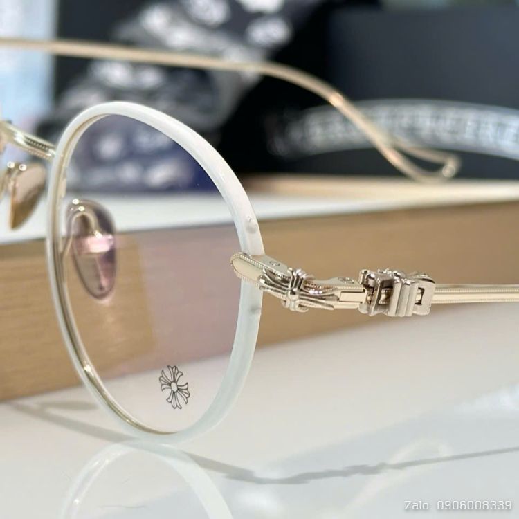 kinh-can-gong-tron-chrome-hearts (2)