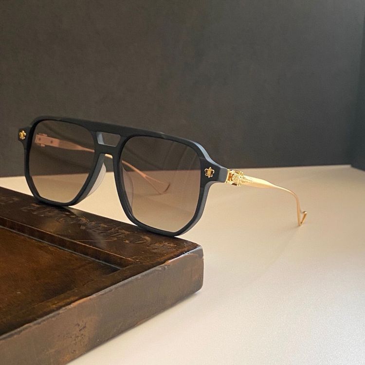 kinh-mat-thoi-trang-chrome-heart