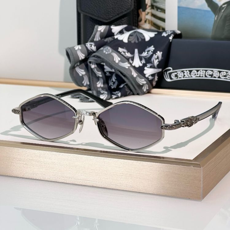 mat-kinh-chrome-heart-2025 (9)