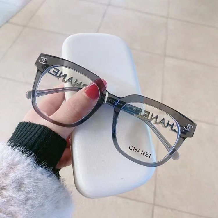 Mắt kính Chanel giá bao nhiêu Cách phân biệt hàng chính hãng fake  HMK  Eyewear