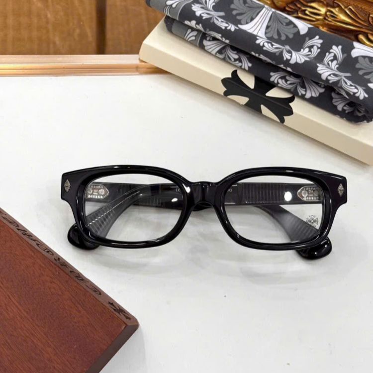 mat-kinh-chrome-hearst (3)