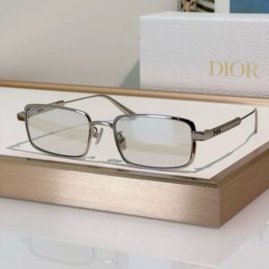 gong-kinh-can-thoi-trang-dior-chu-nhat (8)