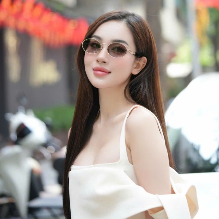 kinh-mat-thoi-trang-nu-prada (6)