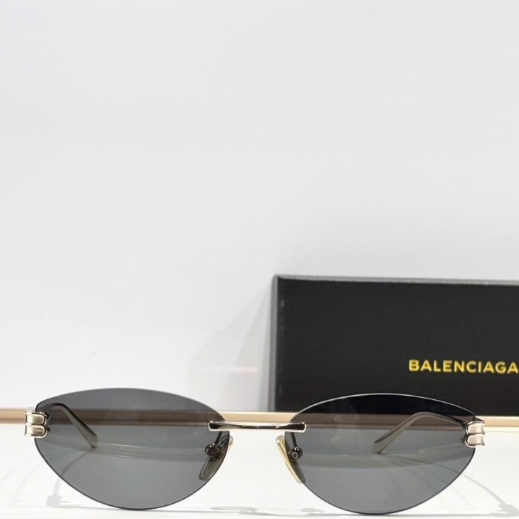 kinh-thoi-trang-mat-meo-balenciaga (4)