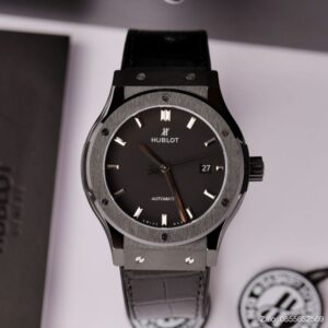 dong-ho-hublot-classic-gom-ceramic (5)